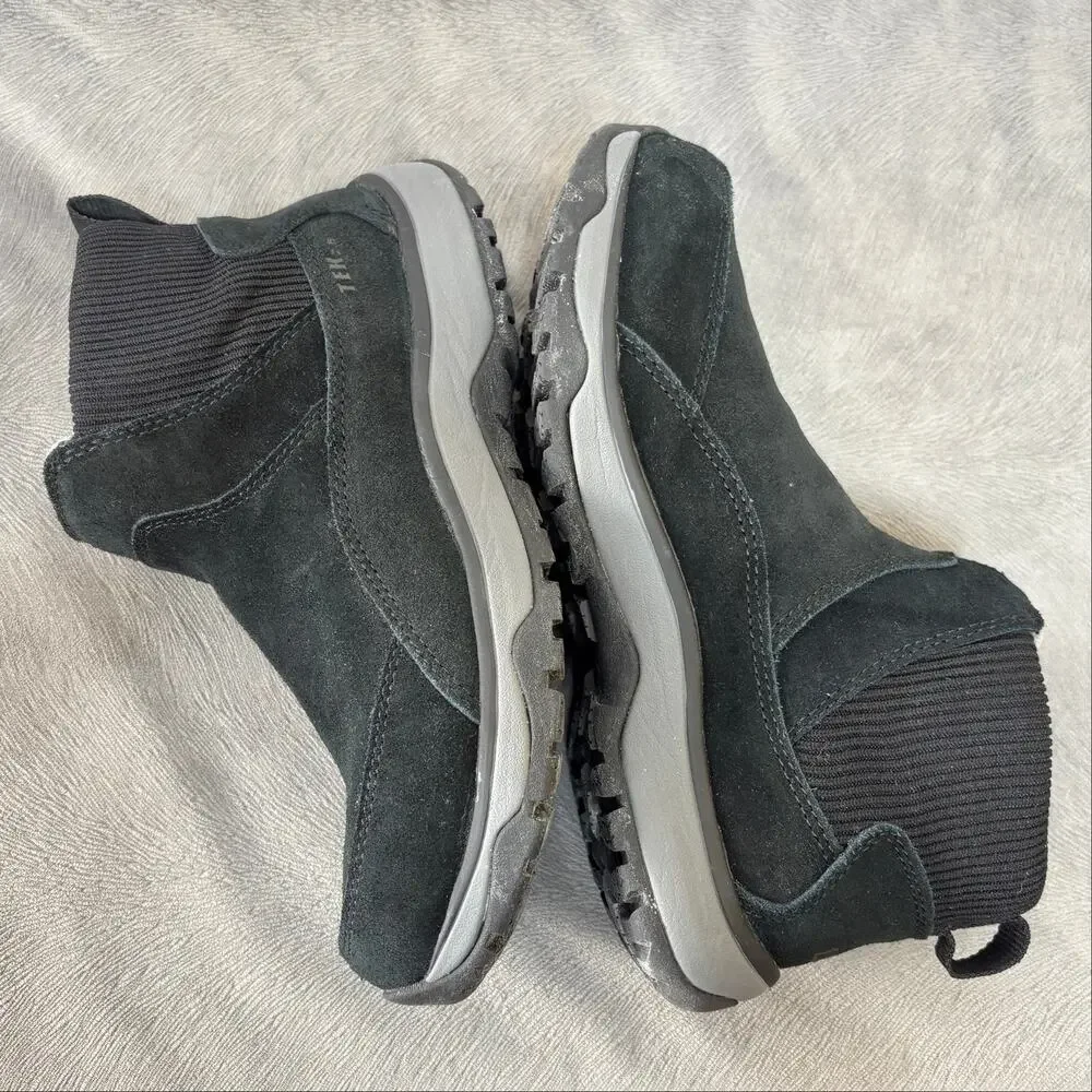 L.L.Bean Women's Snow Sneaker 5 Pull-On Boot 7.5 Wide Black Waterproof Insulated